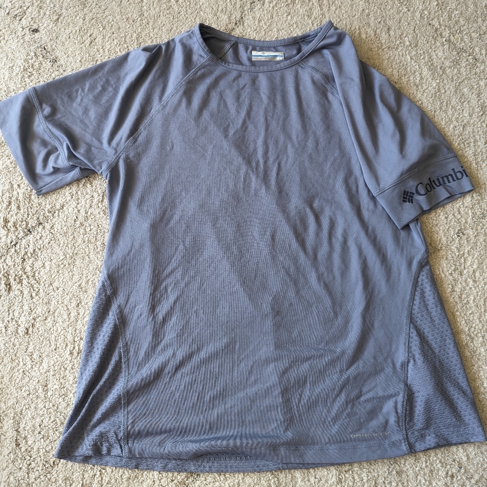 Columbia half sleeve t shirt, size medium, lilac grey